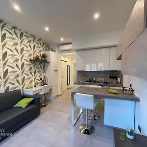 Apartment R39 Modern With Private Parking, Milan